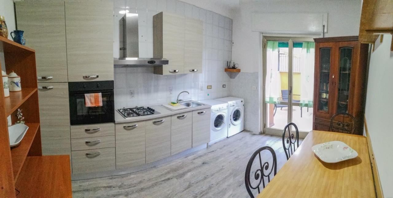 Metro Guest House Наполи Екстериор снимка