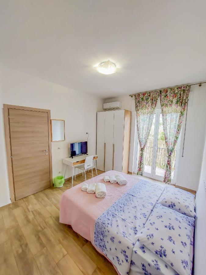 Metro Guest House Наполи Екстериор снимка